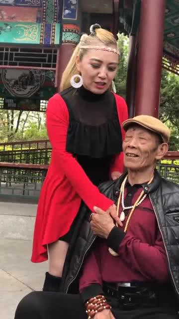网红大爷表演小品全集,网红大爷小品表演全集，欢乐无限