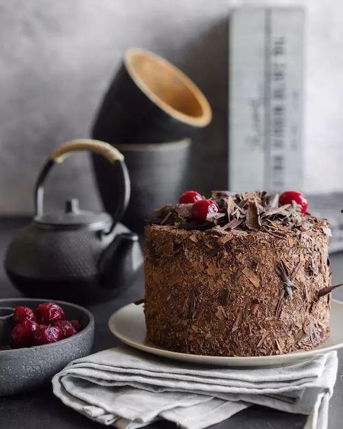 网红黑森林巧克力蛋糕,甜蜜诱惑，尽享经典风味