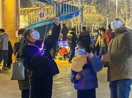 河北两岁网红小孩,萌态可掬成新一代网红小明星”